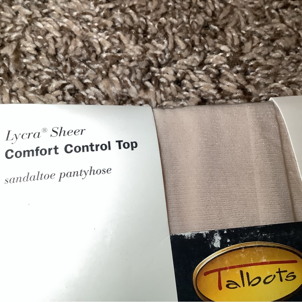 Talbots comfort control top pantyhose, color seashell, size: 1X - Picture 3 of 12